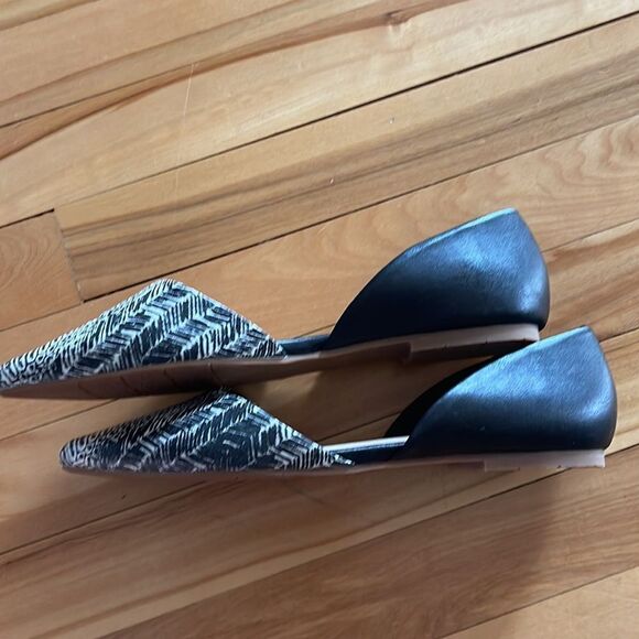 BC Born in California open side flats. Patterned front. Solid black heel. Size 8 - Picture 3 of 5
